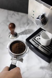 Read more about the article Best Coffee for DeLonghi Machines – Find the Perfect Brew!